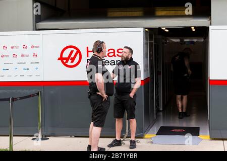 Melbourne, Australia . 13 Marzo 2020. Formula Uno, Gran Premio D'Australia, Practice Day; Haas Garage Credit: Action Plus Sports Images/Alamy Live News Foto Stock