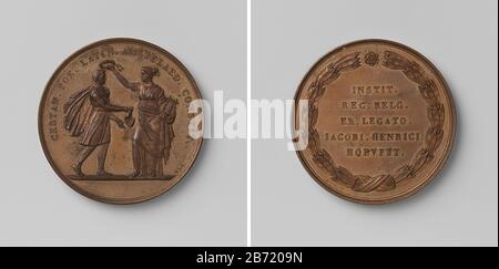 Legaat van JH Hoeufft ter bevordering van de beoefening der Latijnse poezie Bronzen Penning. Voorzijde: Vrouw in antieke kledij, voorstellende Muze, houdt lier in linkerhand en kroont met lauwerkrans in uitgestrekte, geheven rechterhand een op haar toelopende man, die rol papier aanbiedt binnen omschrift. Keerzijde: Opschrift binnen krans van olijftakken. Produttore : David van der Kellen (1804-1879)Plats fabbricante: Utrecht datazione: 1843 - 1844 Materiale: Brons Techniek: Slaan dimensioni: D 4,1 cm. × g 33,91 gr Data: 1843 - 1844 Foto Stock