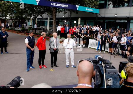 Melbourne, Australia. 13 Marzo 2020. Motorsports: Campionato del mondo di Formula Uno FIA 2020, Gran Premio d'Australia, Michael Masi (AUS, FIA Race Director), Andrew Westacott, Paul Little e Chase Carey (USA, CEO di Formula Uno Group) durante una conferenza stampa a causa della cancellazione del Gran Premio d'Australia 2020 | Usage Worldwide Credit: DPA/Alamy Live News Foto Stock