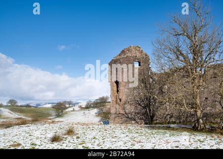 Morton Castello nella neve invernale sulle colline sopra Nithsdale. Dumfries e Galloway, Scottish Borders, Scozia Foto Stock