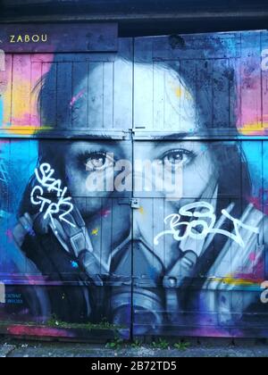 Straordinari graffiti a Shorditch attirano turisti a Londra, Regno Unito Foto Stock