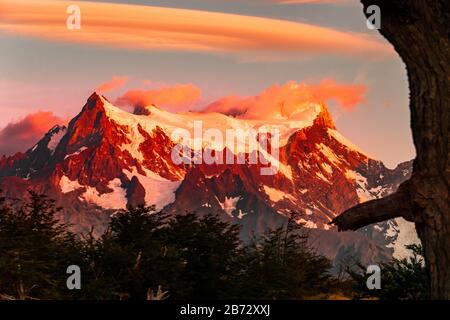 Paine grande nel Parco Nazionale Torres del Paine in Patagonia nel Sud America Latina Foto Stock