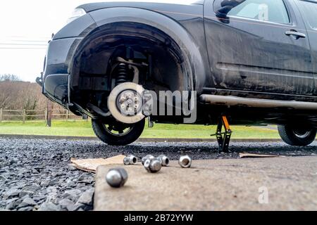 PORTNOO, COUNTY DONEGAL - GENNAIO 24 2020 - pneumatico piatto a causa della vite. Foto Stock