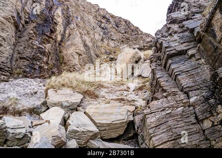 Rockfall a Maghera Beach vicino Ardara, Contea di Donegal - Irlanda. Foto Stock