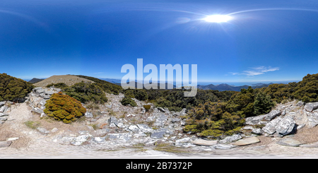 Visualizzazione panoramica a 360 gradi di Vista Da Mount Stokes, Malborough Sounds, South Island, Nuova Zelanda.