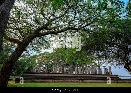 Real Consiglio Camera Del Palazzo Nissanka Malla A Polonnaruwa, Sri Lanka. Foto Stock