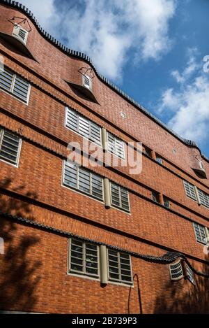 Het Schip, un complesso di edifici nel quartiere Spaarndammerbuurt di Amsterdam, Paesi Bassi. Foto Stock