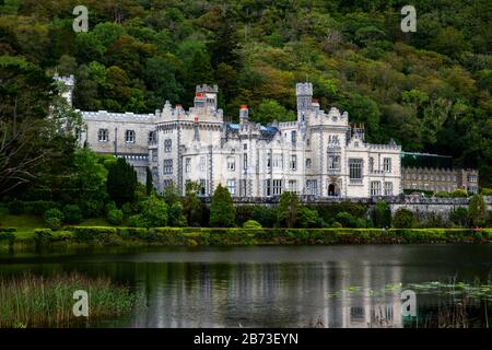 Kylemore Abbey sulla Wild Atlantic Way in Irlanda Foto Stock