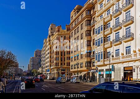 Spagna, Valencia, Valencia, Carrer de Xàtiva, vista strada, facciata casa, architettura, edificio, luogo di interesse, turismo, lanterne, strada, finestra, Foto Stock