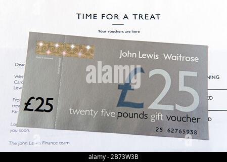 Buono regalo John Lewis Waitrose and Partners del valore di £25.00 per l'utilizzo della carta di credito John Lewis. Foto Stock