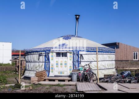 Almere, Paesi Bassi, 12 marzo 2020: Yurt casa per vivere in alternativa Eco friendly moderno in DestStrict Oosterwold in Almere Paesi Bassi. Foto Stock