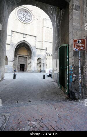 Napoli, CAMPANIA, ITALIA. 13 Marzo 2020. 12/03/2020 Napoli, il decreto della Presidenza della repubblica Stabilisce la chiusura di tutte le attività fino al 25 marzo. Solo le aziende che vendono articoli di base sono aperte.Nella foto: Monastero santa chiara Credit: Fabio Sasso/ZUMA Wire/Alamy Live News Foto Stock