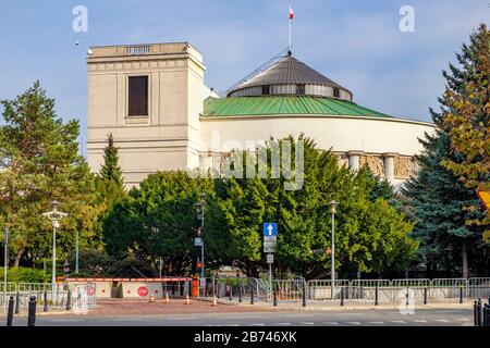 Varsavia, Mazovia / Polonia - 2019/10/26: Sejm - Camera bassa del parlamento polacco - sede centrale in via Wiejska nel centro storico di Varsavia Foto Stock