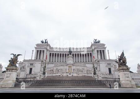 Roma, Italia. 13 Marzo 2020. Palazzo Vittoriano a Roma dopo il Decreto del Governo Italiano 11 marzo 2020 (Foto di Matteo Nardone/Pacific Press) Credit: Pacific Press Agency/Alamy Live News Foto Stock