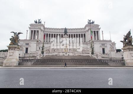 Roma, Italia. 13 Marzo 2020. Palazzo Vittoriano a Roma dopo il Decreto del Governo Italiano 11 marzo 2020 (Foto di Matteo Nardone/Pacific Press) Credit: Pacific Press Agency/Alamy Live News Foto Stock