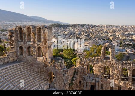 Vista sull'Acropoli. Luogo famoso ad Atene - capitale della Grecia. Monumenti antichi. Foto Stock