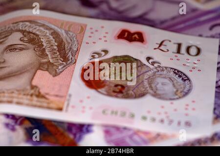 uk banconote da venti sterline intrappolate in mousetrap Foto Stock