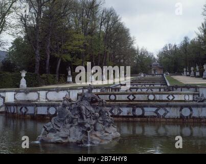 JARDIN-LA CASCADA NUEVA DESDE ABAJO. POSIZIONE: PALACIO REAL-JARDINES. LA GRANJA. SEGOVIA. SPAGNA. Foto Stock