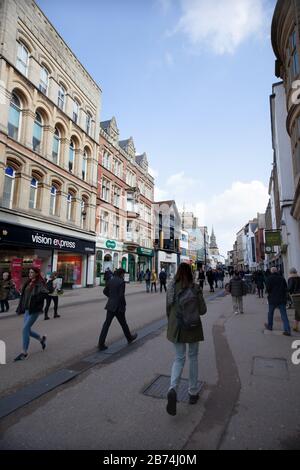 Oxford, Oxfordshire, Regno Unito 03 09 2020 Acquirenti su Queen Street a Oxford Regno Unito Foto Stock