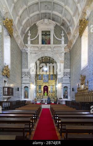 AVEIRO, PORTOGALLO - 19 febbraio 2020: Vista interna dell'interno Igreja da Misericórdia (la Chiesa della Misericordia) ad Aveiro, Portogallo, Europa Foto Stock