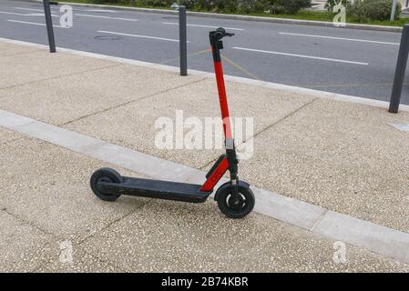 MARSIGLIA, FRANCIA - 15 novembre 2019: Scooter elettrico Circ parcheggiato sulle strade di Marsiglia, Francia, Europa Foto Stock