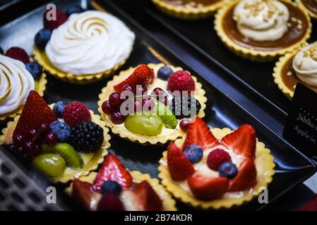 da vicino, deliziosi mini dolci Foto Stock