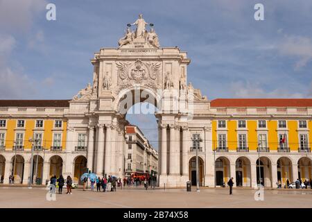 Lisbona, Portogallo - 2 marzo 2020: Arco da Rua Augusta alla Praca do Comercio Foto Stock