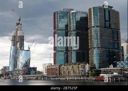 23.09.2019, Sydney, nuovo Galles del Sud, Australia - nuovi grattacieli con il progetto Crown Sydney ancora in costruzione e le International Towers a Barangaroo South a Darling Harbour. [traduzione automatica] Foto Stock