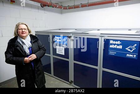 Ritratto di Svenja Schulze, SPD, Ministro federale dell'ambiente, della conservazione della natura e della sicurezza nucleare, qui durante la visita del centro di smaltimento ALBA a Potsdamer Platz a Berlino, il 24.01.2019. [traduzione automatica] Foto Stock