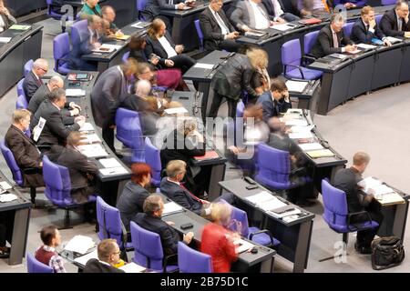 Un'esposizione a lungo termine mostra i membri dei Verdi e del DOCUP in una riunione del Bundestag tedesco. [traduzione automatica] Foto Stock