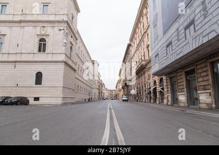 Roma, Italia. 13 Marzo 2020. Via vicino campo de Fiori a Roma dopo il Decreto legislativo del Governo Italiano del 11 marzo 2020 (Foto di Matteo Nardone/Pacific Press/Sipa USA) Credit: Sipa USA/Alamy Live News Foto Stock