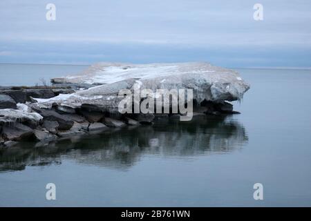 Passeggiata sulla spiaggia in inverno Foto Stock