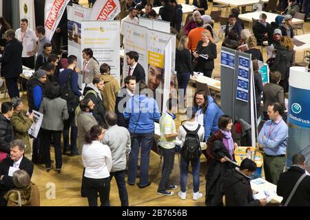 Scambio di lavoro per i rifugiati a Berlino, 29.02.2016. Più di 3,500 rifugiati in cerca di lavoro si sono registrati per informare 210 datori di lavoro che esibiscono e iniziative educative sulla descrizione del lavoro e sulla formazione. [traduzione automatica] Foto Stock