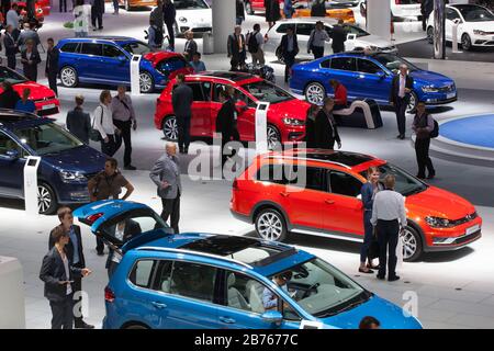 I visitatori della 66esima IAA Cars Frankfurt/Main potranno vedere gli ultimi modelli VW presso lo stand Volkswagen su 16.09.2015. [traduzione automatica] Foto Stock