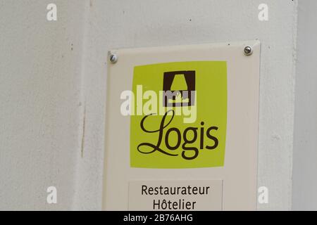 Bordeaux , Aquitaine / Francia - 03 07 2020 : logis hotel segno edificio facciata in strada Foto Stock
