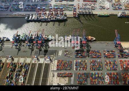 , navi container al BERTH HHLA Logistics Container Terminal Tollerort e Walter Hofer Euro Gate Container Terminal nel porto di Amburgo, 12.08.2012, vista aerea, Germania, Amburgo Foto Stock