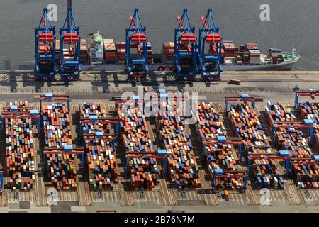 , navi container al BERTH HHLA Logistics Container Terminal Tollerort e Walter Hofer Euro Gate Container Terminal nel porto di Amburgo, 12.08.2012, vista aerea, Germania, Amburgo Foto Stock