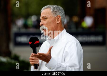 Chase Carey nel corso di una conferenza stampa a seguito della cancellazione del Gran Premio australiano di Formula uno 2020 in mezzo a Corona Virus (COVID-19) preoccupazioni. Foto Stock