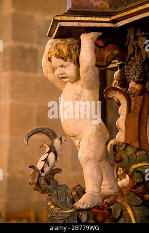 Dettaglio Del Pulpito Nella Chiesa Di Santa Maria ( Mariakirken ), Nel Distretto Di Bryggen, Nella Città Di Bergen, Nel Distretto Di Hordaland, In Norvegia Foto Stock