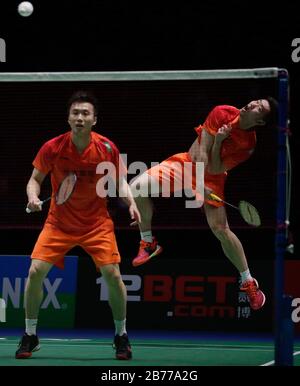 Londra, Regno Unito. 13 Marzo 2020. I cinesi Huang Kaixiang (L) e Liu Cheng competono durante la partita finale del doppio maschile con i cinesi Wang Chi-Lin e Lee Yang di Taipei a All England Badminton 2020 a Birmingham, Gran Bretagna, il 13 marzo 2020. Credit: Tim Ireland/Xinhua/Alamy Live News Foto Stock