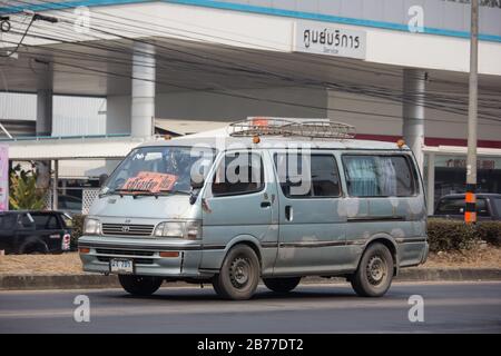 Chiangmai, Thailandia - Febbraio 18 2020: Pulmino privato della scuola. Foto alla strada n.121 circa 8 km dal centro di Chiangmai, thailandia. Foto Stock