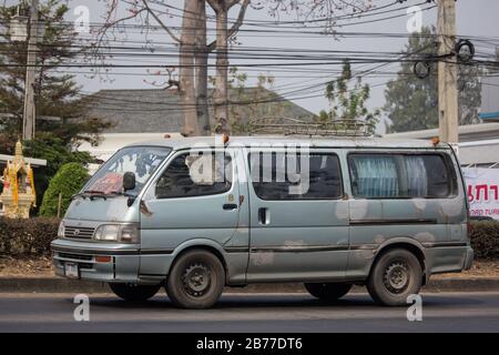 Chiangmai, Thailandia - Febbraio 18 2020: Pulmino privato della scuola. Foto alla strada n.121 circa 8 km dal centro di Chiangmai, thailandia. Foto Stock