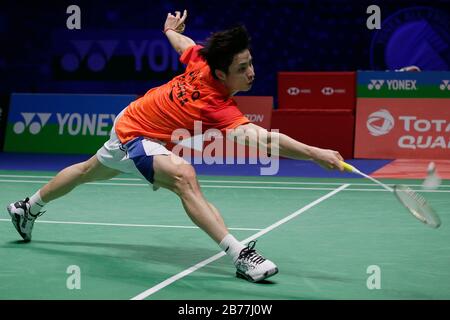 Birmingham. 13 Marzo 2020. China's Shi Yuqi compete durante la partita finale di quarterfinal maschile con Viktor Axelsen in tutta l'Inghilterra Badminton 2020 a Birmingham, in Gran Bretagna, il 13 marzo 2020. Credit: Tim Ireland/Xinhua/Alamy Live News Foto Stock