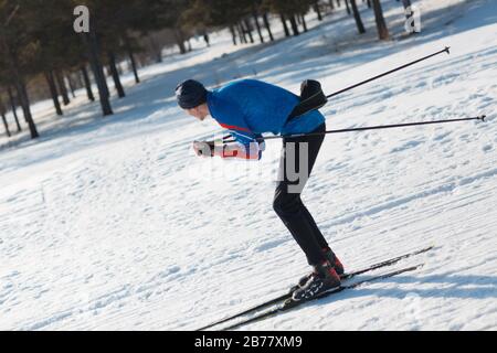 Gite sciistiche sulla pista da sci Foto Stock