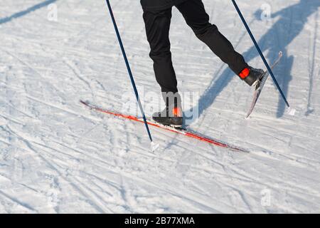 Gite sciistiche sulla pista da sci Foto Stock