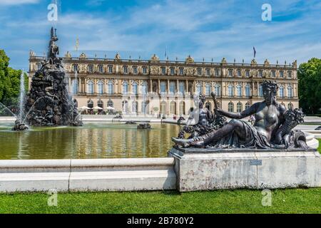 Herrenchiemsee è un complesso di edifici reali a Herreninsel, la più grande isola del lago Chiemsee, nel sud della Baviera, Germania. Foto Stock