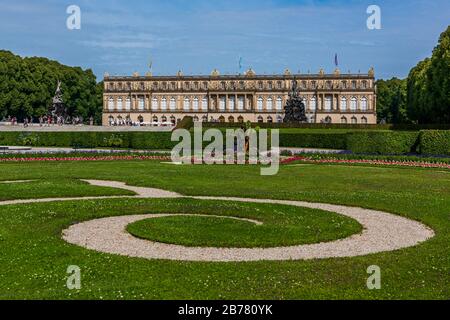 Herrenchiemsee è un complesso di edifici reali a Herreninsel, la più grande isola del lago Chiemsee, nel sud della Baviera, Germania. Foto Stock