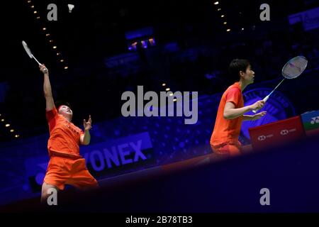 Londra, Regno Unito. 14 Marzo 2020. Birmingham. 14 Marzo 2020. Du Yue/li Yinhui (L) della Cina competono durante la partita semifinale doppia femminile contro Lee So Hee/Shin Seung Chan della Corea del Sud in Tutto il torneo di badminton 2020 di England Open a Birmingham, Gran Bretagna il 14 marzo 2020. Credit: Tim Ireland/Xinhua/Alamy Live News Foto Stock