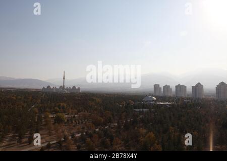 Vista panoramica di Ashgabat, la capitale del Turkmenistan nell'Asia centrale Foto Stock