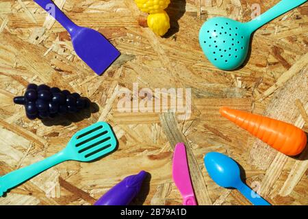 Immagine dei piatti per bambini da vicino. Spazio di copia. Vista dall'alto Foto Stock